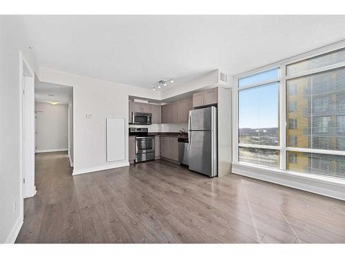 1107-10 Brentwood Common Nw, Calgary, AB - Indoor Photo Showing Kitchen With Stainless Steel Kitchen