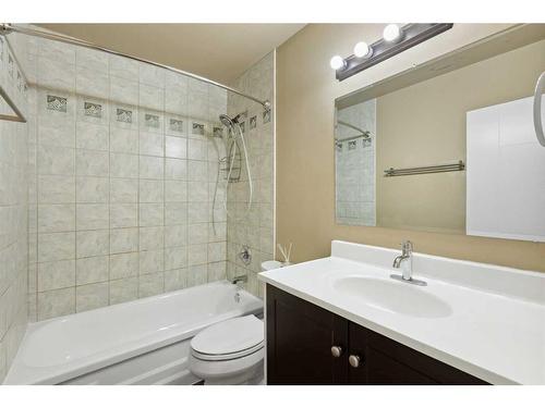 157-2211 19 Street Ne, Calgary, AB - Indoor Photo Showing Bathroom