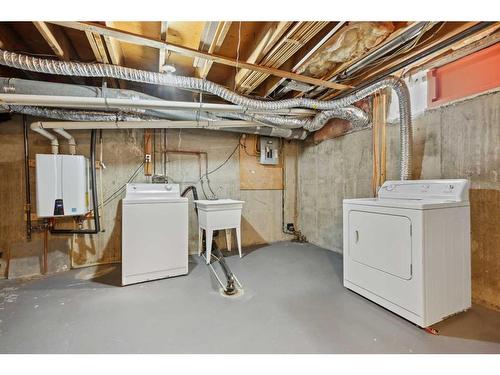 157-2211 19 Street Ne, Calgary, AB - Indoor Photo Showing Laundry Room