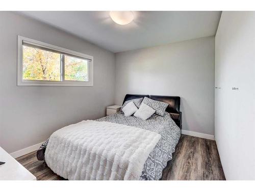 64 Healy Drive Sw, Calgary, AB - Indoor Photo Showing Bedroom