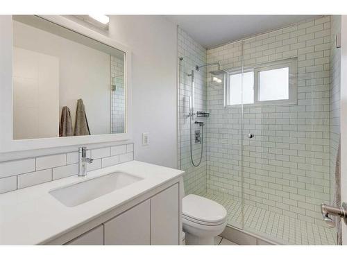 64 Healy Drive Sw, Calgary, AB - Indoor Photo Showing Bathroom