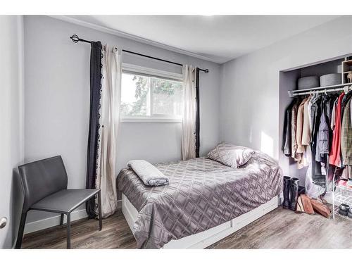 64 Healy Drive Sw, Calgary, AB - Indoor Photo Showing Bedroom