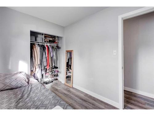 64 Healy Drive Sw, Calgary, AB - Indoor Photo Showing Bedroom