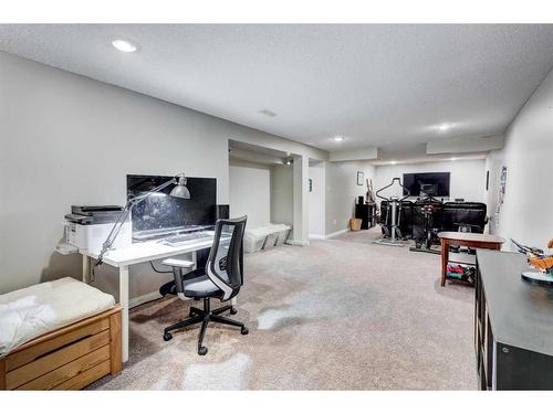 64 Healy Drive Sw, Calgary, AB - Indoor