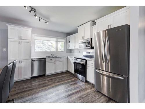 64 Healy Drive Sw, Calgary, AB - Indoor Photo Showing Kitchen