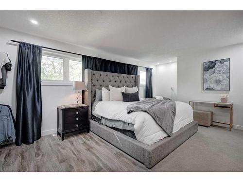 9616 Alcott Road Se, Calgary, AB - Indoor Photo Showing Bedroom