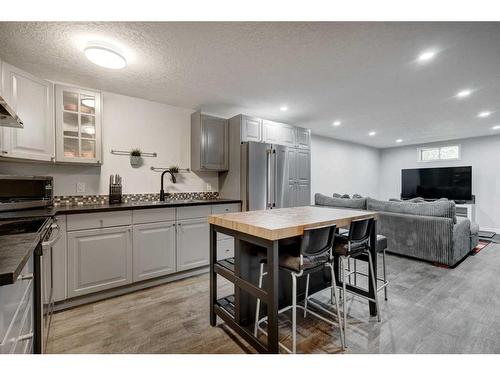 9616 Alcott Road Se, Calgary, AB - Indoor Photo Showing Kitchen