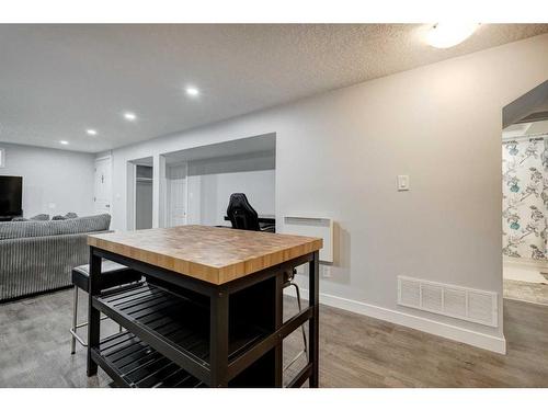 9616 Alcott Road Se, Calgary, AB - Indoor