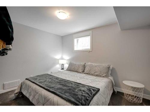 9616 Alcott Road Se, Calgary, AB - Indoor Photo Showing Bedroom