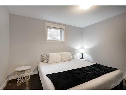 9616 Alcott Road Se, Calgary, AB - Indoor Photo Showing Bedroom