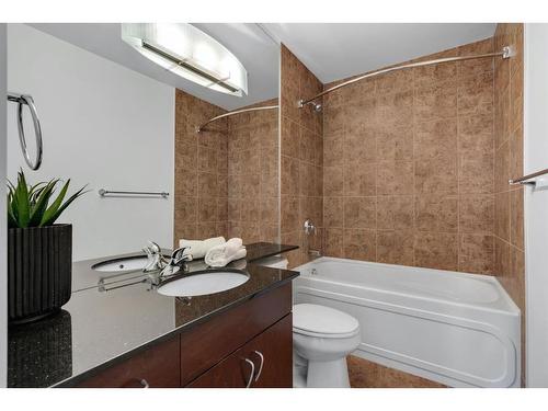 408-8880 Horton Road Sw, Calgary, AB - Indoor Photo Showing Bathroom