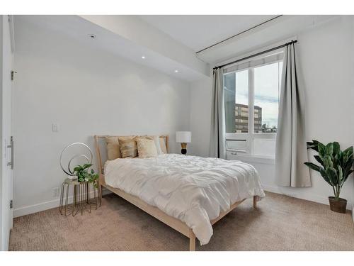 408-8880 Horton Road Sw, Calgary, AB - Indoor Photo Showing Bedroom