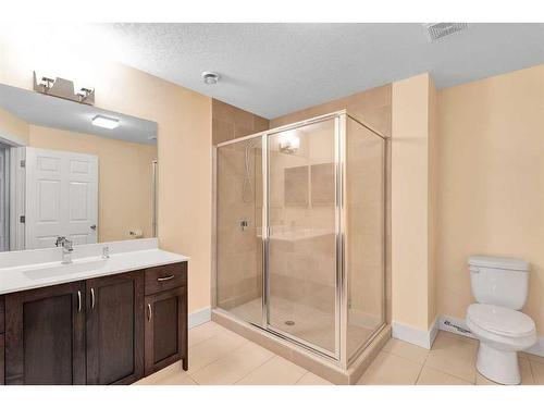 2801 Dallaire Avenue Sw, Calgary, AB - Indoor Photo Showing Bathroom