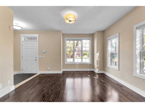 2801 Dallaire Avenue Sw, Calgary, AB - Indoor Photo Showing Other Room