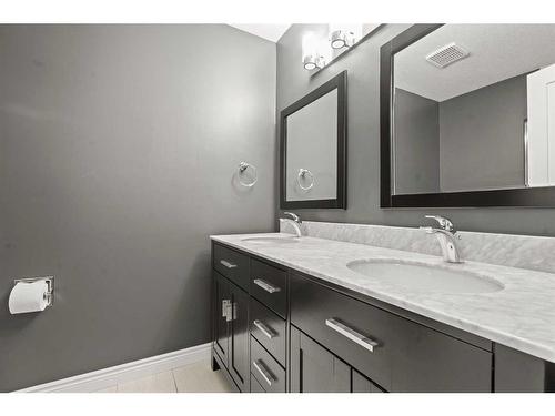 125 Aspen Way, Vulcan, AB - Indoor Photo Showing Bathroom