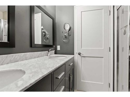 125 Aspen Way, Vulcan, AB - Indoor Photo Showing Bathroom