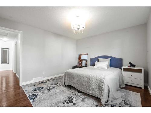 125 Aspen Way, Vulcan, AB - Indoor Photo Showing Bedroom