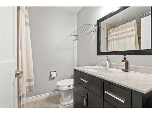 125 Aspen Way, Vulcan, AB - Indoor Photo Showing Bathroom