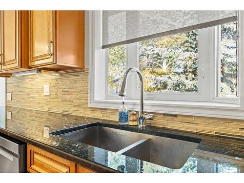 125 Aspen Way, Vulcan, AB - Indoor Photo Showing Kitchen With Double Sink