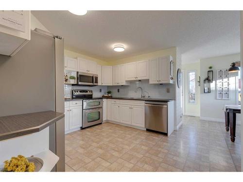 67 Taravista Gardens Ne, Calgary, AB - Indoor Photo Showing Kitchen With Stainless Steel Kitchen