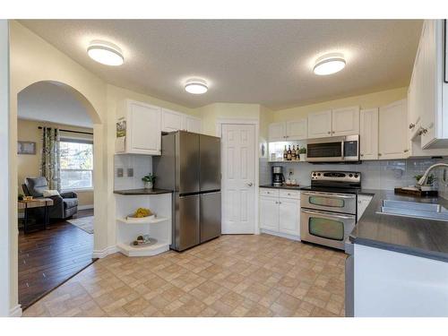 67 Taravista Gardens Ne, Calgary, AB - Indoor Photo Showing Kitchen With Stainless Steel Kitchen