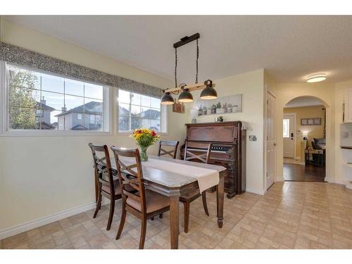 67 Taravista Gardens Ne, Calgary, AB - Indoor Photo Showing Dining Room