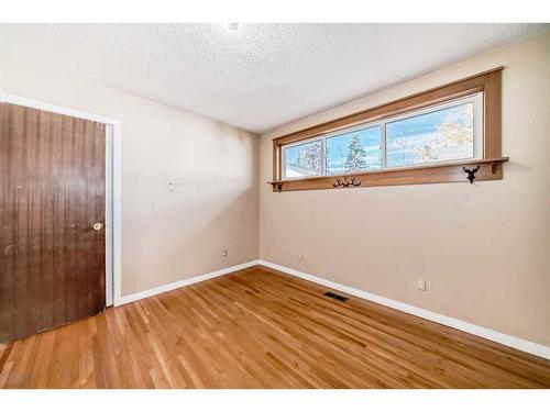 268 Acadia Drive Se, Calgary, AB - Indoor Photo Showing Other Room