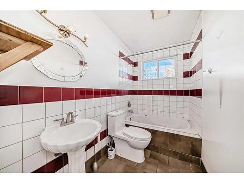 268 Acadia Drive Se, Calgary, AB - Indoor Photo Showing Bathroom