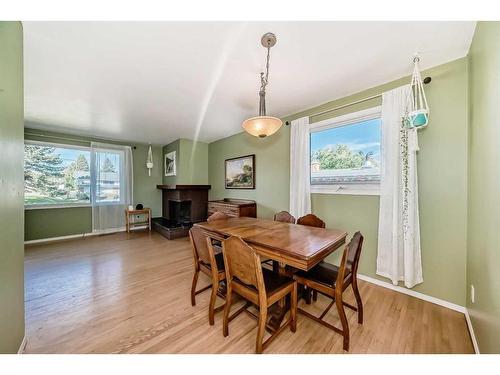 831 104 Avenue Sw, Calgary, AB - Indoor Photo Showing Dining Room