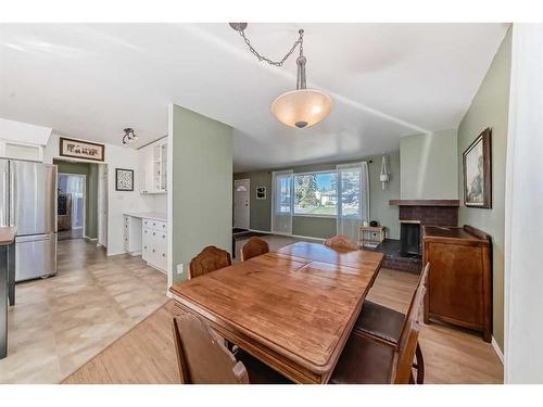 831 104 Avenue Sw, Calgary, AB - Indoor Photo Showing Dining Room