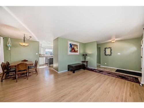 831 104 Avenue Sw, Calgary, AB - Indoor