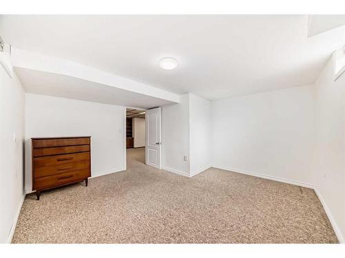 831 104 Avenue Sw, Calgary, AB - Indoor Photo Showing Other Room