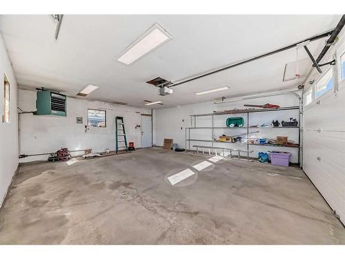 831 104 Avenue Sw, Calgary, AB - Indoor Photo Showing Garage