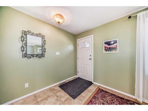 831 104 Avenue Sw, Calgary, AB - Indoor Photo Showing Other Room