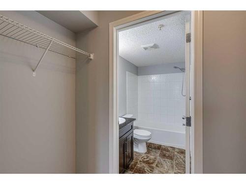 2310-1317 27 Street Se, Calgary, AB - Indoor Photo Showing Bathroom