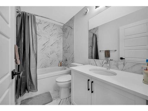 274 Seton Villas Se, Calgary, AB - Indoor Photo Showing Bathroom