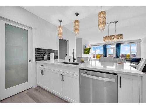 274 Seton Villas Se, Calgary, AB - Indoor Photo Showing Kitchen