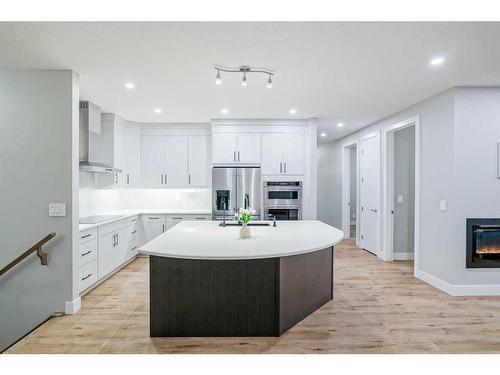 330 Yorkville Road Sw, Calgary, AB - Indoor Photo Showing Kitchen With Upgraded Kitchen