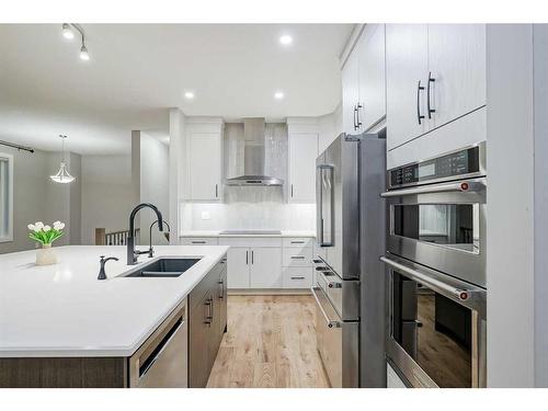 330 Yorkville Road Sw, Calgary, AB - Indoor Photo Showing Kitchen With Double Sink With Upgraded Kitchen