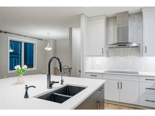 330 Yorkville Road Sw, Calgary, AB - Indoor Photo Showing Kitchen With Double Sink With Upgraded Kitchen