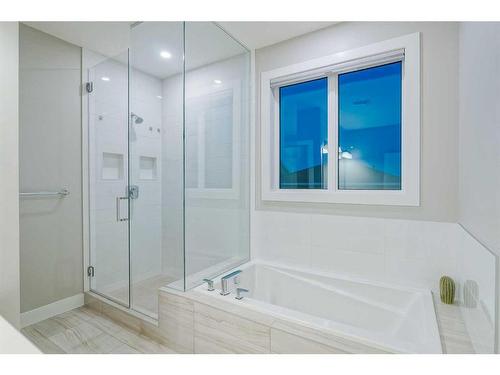 330 Yorkville Road Sw, Calgary, AB - Indoor Photo Showing Bathroom