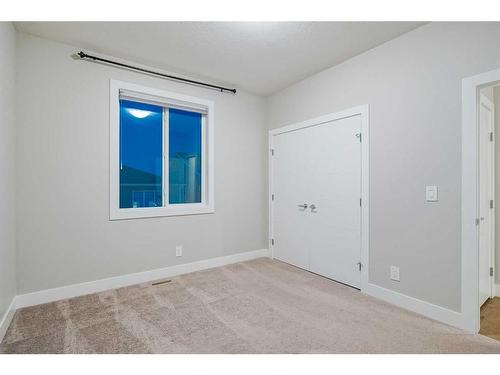 330 Yorkville Road Sw, Calgary, AB - Indoor Photo Showing Other Room