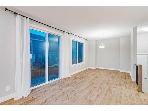 330 Yorkville Road Sw, Calgary, AB - Indoor Photo Showing Other Room