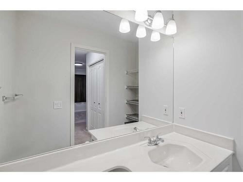 80 Douglas Ridge Circle Se, Calgary, AB - Indoor Photo Showing Bathroom