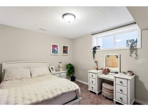 82 Chaparral Valley Grove Se, Calgary, AB - Indoor Photo Showing Bedroom