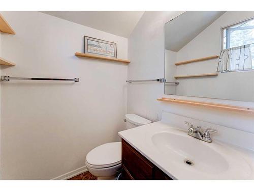 3503 Varal Road Nw, Calgary, AB - Indoor Photo Showing Bathroom