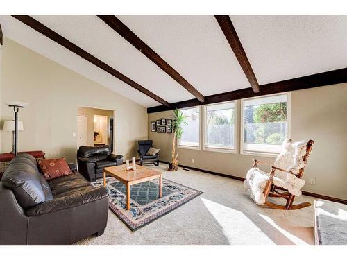 3503 Varal Road Nw, Calgary, AB - Indoor Photo Showing Living Room