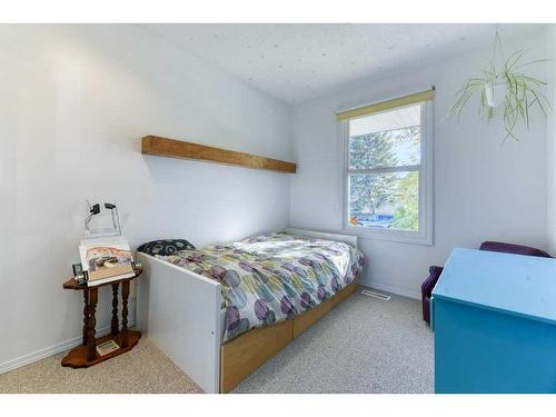 1828 Lysander Crescent Se, Calgary, AB - Indoor Photo Showing Bedroom