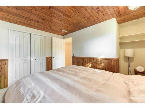 1828 Lysander Crescent Se, Calgary, AB - Indoor Photo Showing Bedroom