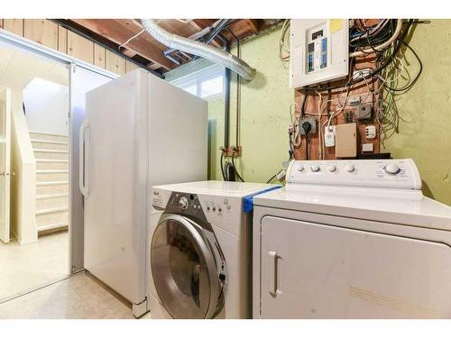 1828 Lysander Crescent Se, Calgary, AB - Indoor Photo Showing Laundry Room